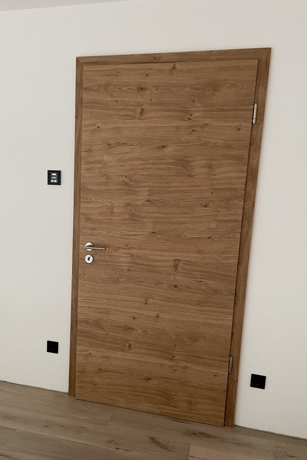 Tür in Asteiche quer